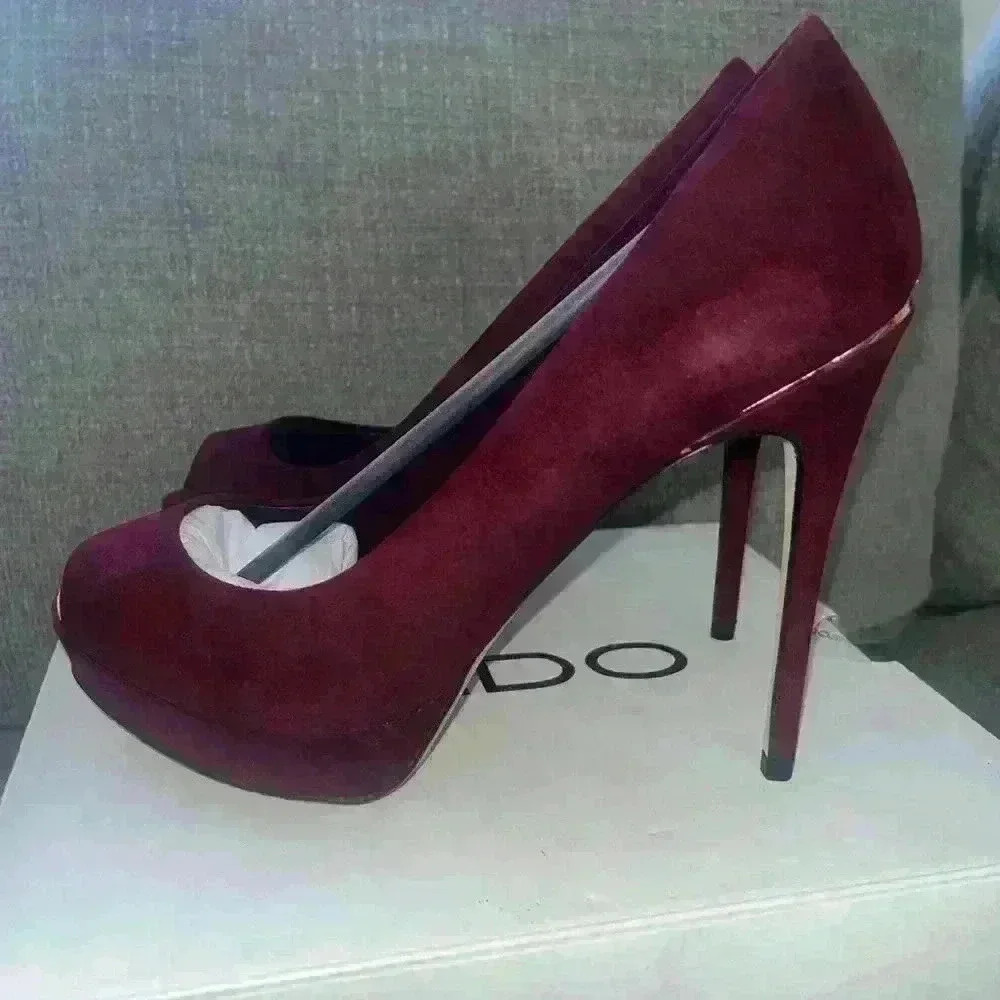 NWT Aldo suede  pump with open toe